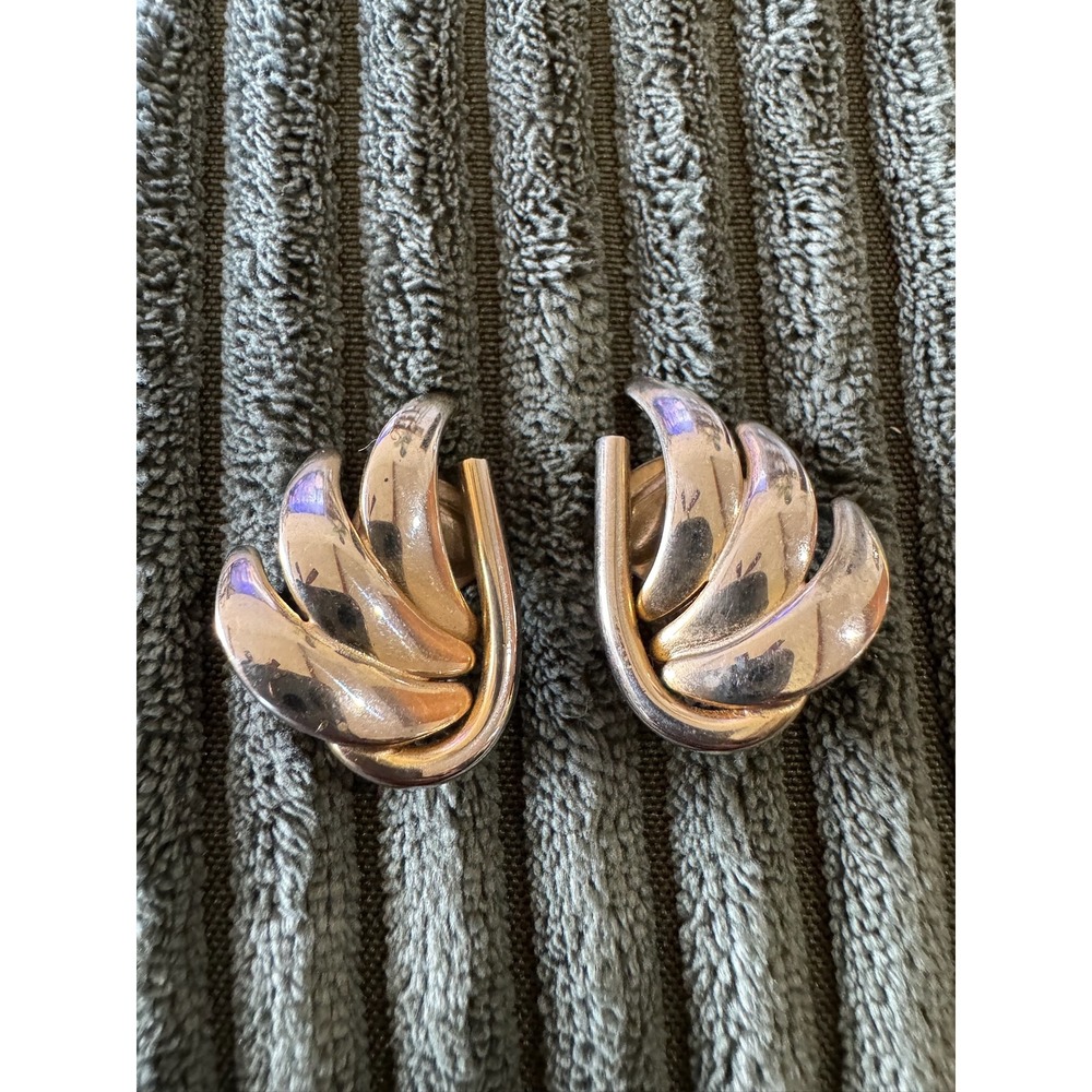Vintage Alice R Clip On Earrings Gold Tone Leaf Design Statement Dangle